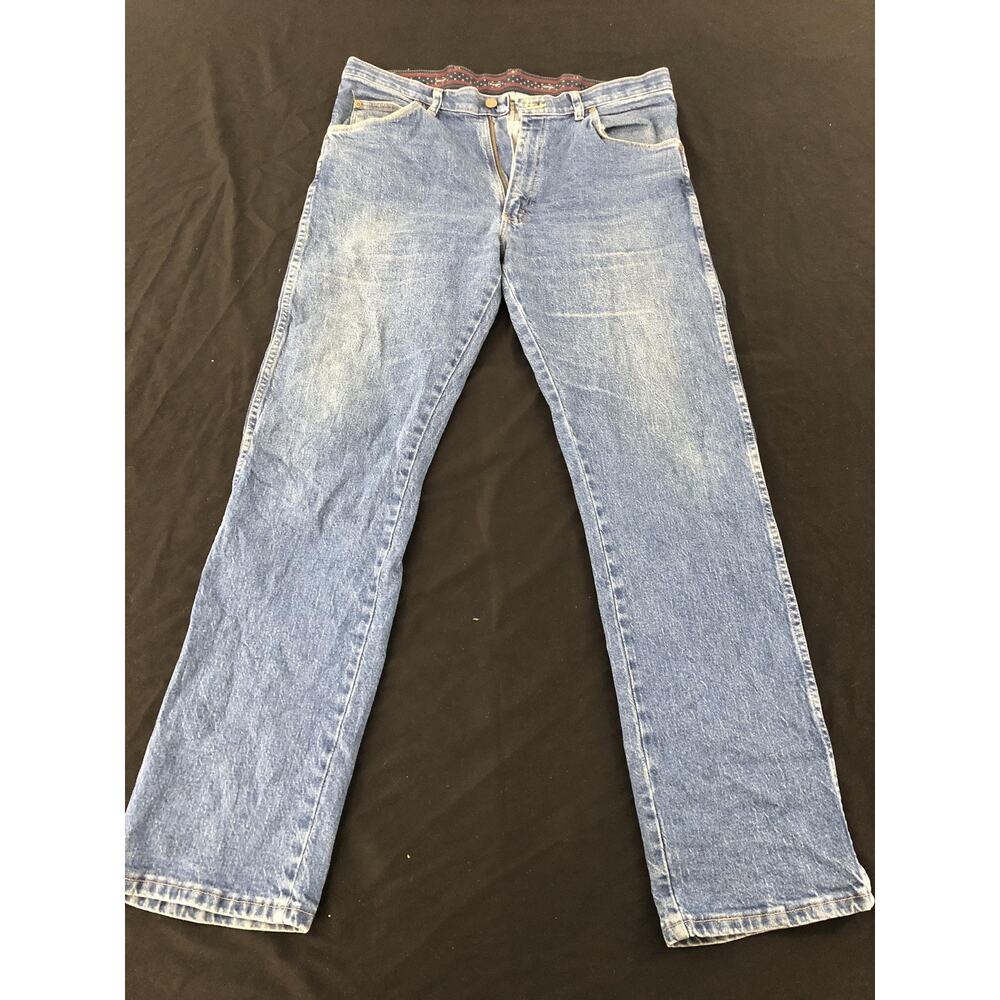 Wrangler Jeans Mens 34x32 Blue Medium Wash Relaxed Straight Stretch Denim